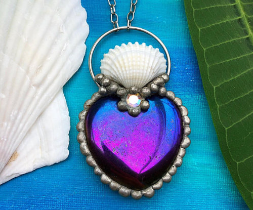 cute-thangsss: Mermaid queen pendant and hung on a Rhodium plated chain.