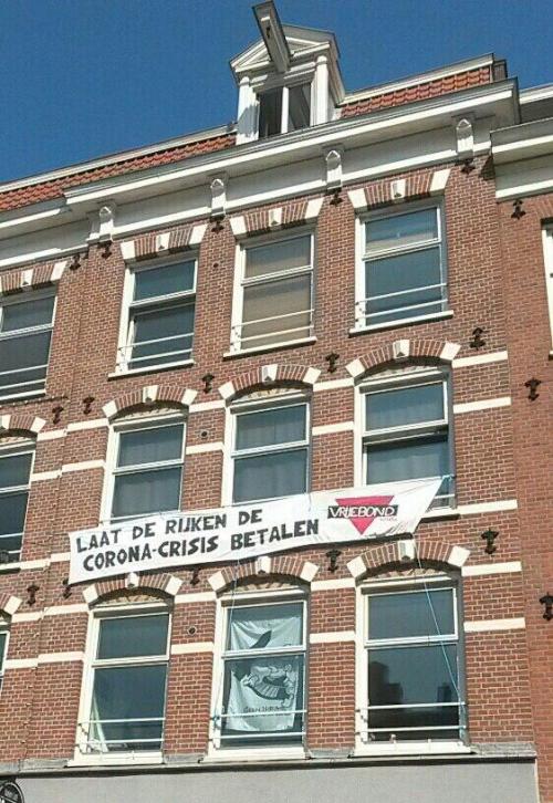 “Laat de rijken de (corona)crisis betalen!”Dutch banner, demanding the rich to pay for this crisis.F