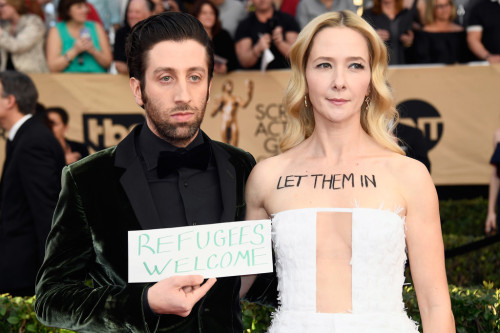 fromchaostocosmos: erykahisnotokay:  nerd-utopia: Simon Helberg and Jocelyn Towne attend the 23rd Annual Screen Actors Guild Awards.(📷 Alberto E. Rodriguez/Getty Images North America)  Simon Helberg is Ashkenazi Jewish and his father was born in Germany