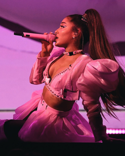 iwontapologize:SWEETENER WORLD TOUR: Albany, NY (March 18, 2019)