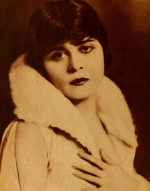 Photoplay, June 1925