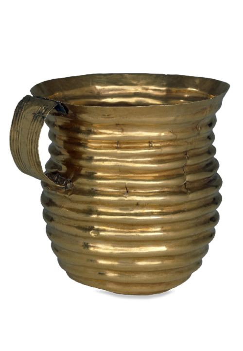 desimonewayland:The Rillaton gold cup, 1700-1550 B.C.The main body of the cup was beaten out of a si