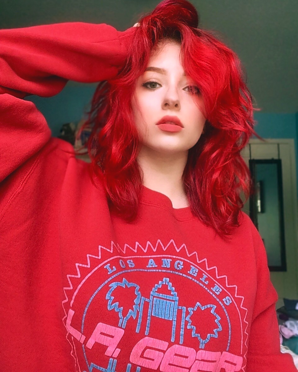 zixxie:  awkwardlyvanilla:  she changed her hair.. she didn’t even make a big deal