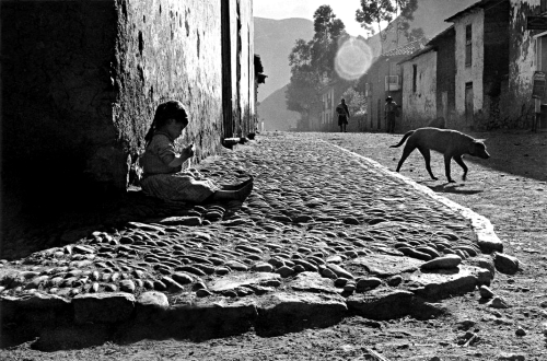 onlyoldphotography: Sergio Larrain: Pisac, Peru, 1960. 