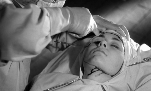 ozu-teapot:Les yeux sans visage (Eyes Without a Face) | Georges Franju | 1960Pierre Brasseur, Juliette Mayniel