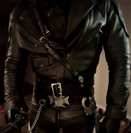 leatherpredator: Total black leather power!