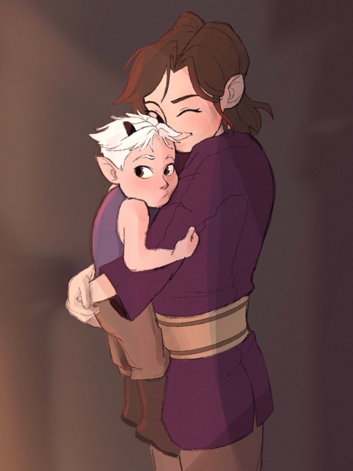 Just a picture of Sara holding Rune. And they’re wearing matching outfits.Originally their age gap w