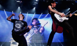 gaskarthie:  [15-16/50] pictures of Alex Gaskarth and Jack Barakat [x] [x]