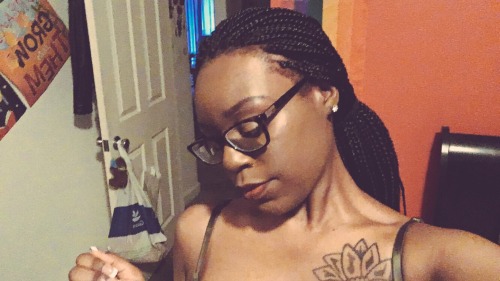 concretefl0wer:  I love the skin I’m in. 🌻 filter fun 🌻