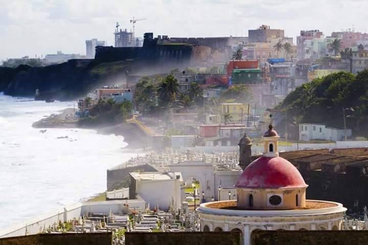 javipr:  Barriada La Perla en el Viejo San Juan de Puerto Rico bañada del salitre