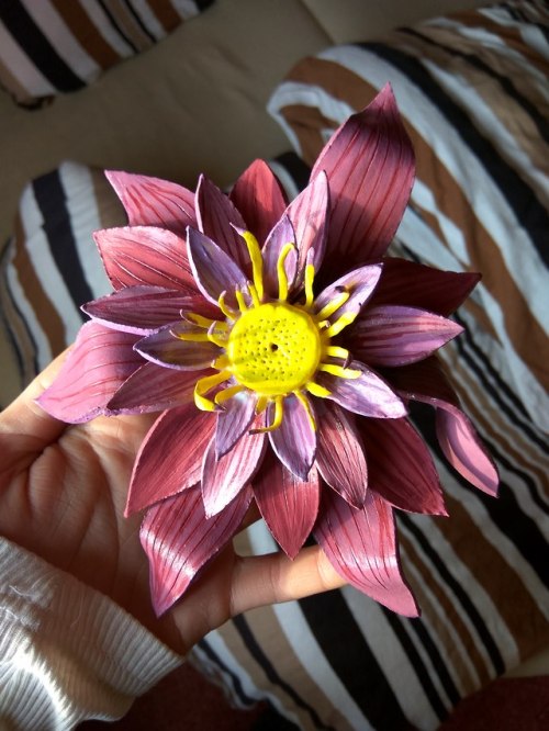 Here are two of my “lotus incense stick holders”! I really enjoyed making this kind of presents.