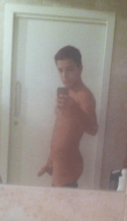 thedailyedition:  The Daily Edition - naughty bits. aussie hottie Seaton naked, 