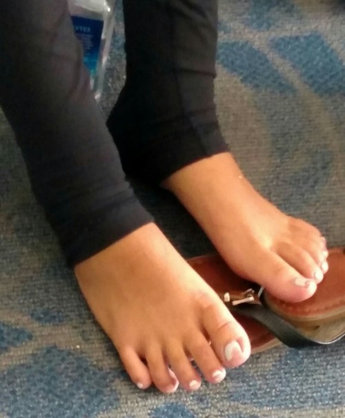 womensfoot-lover:  Womens Foot Lover - http://womensfoot-lover.tumblr.com