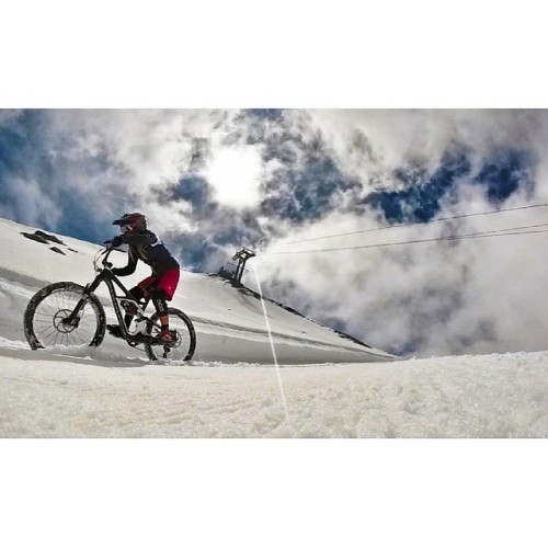 claudiaclement: #tbt #snow #mtb