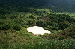 vvolare:  Milk Lake, Yangmingshan National