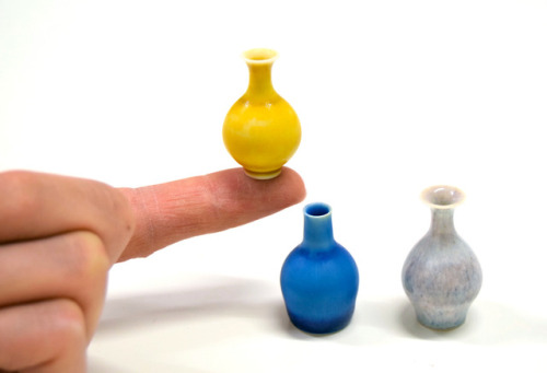 itscolossal:Thousands of Miniature Vases in a Rainbow of Glazes by Ceramic Artist Yuta Segawa