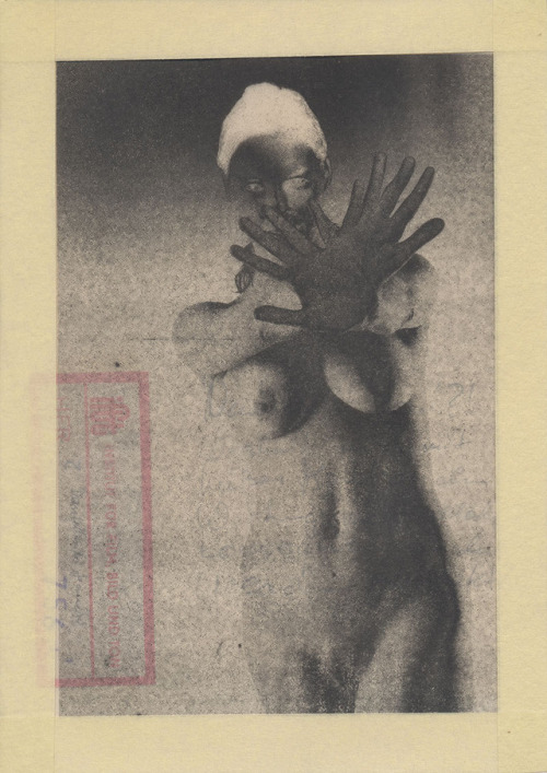 marvinfb: 087_2017 Hüterin des Sinn #modeling #experimental #handmade #print  Hüterin des Sinn Nr. 0786 Unikat: Bei Kaufinteresse Größe und Medium bitte erfragen © 2017 Marvin Feinbub Zeig du mir den Sinn hinter der gekonnt zelebrierten Einfallslosigkeit!