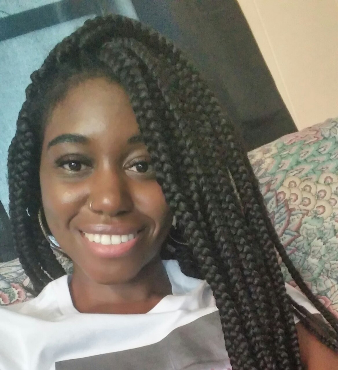 fuckyeahblackbeauties:  I love me ❤  Tumblr: @bargainsista Twitter: @bargainsista