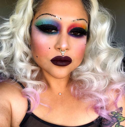 💡🖤🌈Rainbow η𝐢𝓽𝐞 Brite🌈🖤💡
@blackmooncosmetics abyss on the lips, jellyfish moonlighter
@colourpopcosmetics @meltcosmetics eyeshadows
@litcosmetics gold disco dots (at Pasadena, California)
https://www.instagram.com/p/Ce2RwVgFA9S/?igshid=NGJjMDIxMWI=