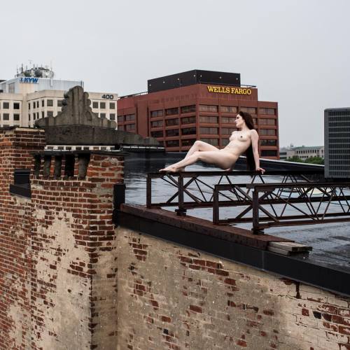 Rooftop serenade #censored #rooftop #philly #nude #nudeinpublic #model #beauty #beautiful #industria