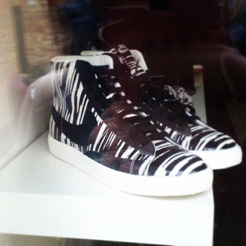 Devono essere mie *…* #nike #shoes #swag #zebra #sneakers #fashion #instafashion #instashoes 