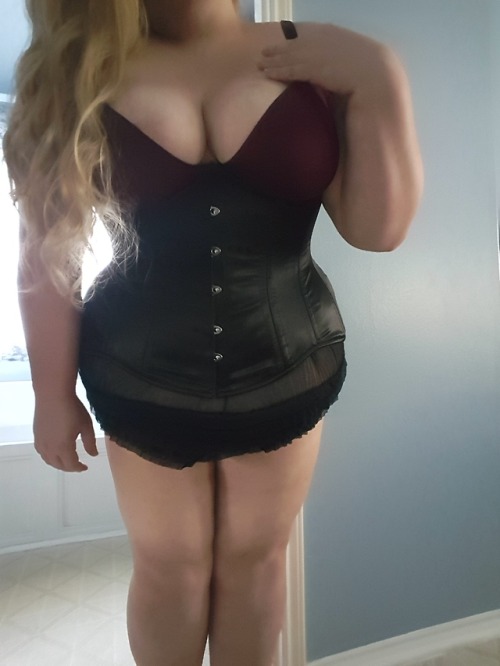 perfectly-punzel2:  lustlongings:  perfectly-punzel:Let’s play.  Few women do a corset this kind of justice.   From my previous blog 💖