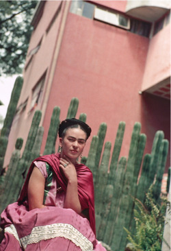 mpdrolet:  Frida By Organ Cactus Fence,  1938 Nickolas Muray    