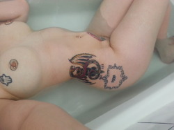 browneyedgummibear:  baths ‘n tats 