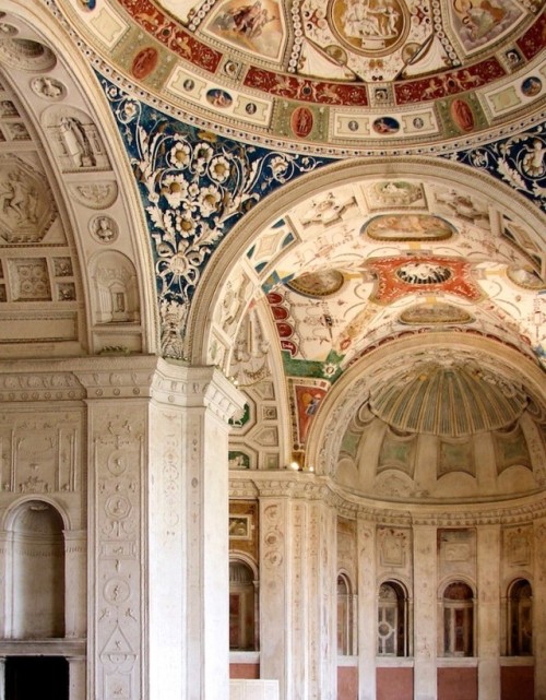 therepublicofletters: Interior of Raphael’s unfinished Villa Madama, outside of Rome
