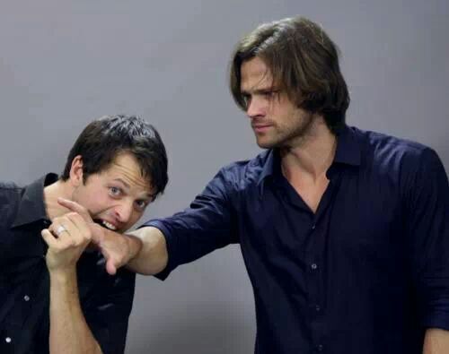 deansdamnation:  damn82much:  Dorky is a sexy look on these boys.  this cast i swear