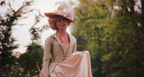 detournementsmineurs:Kristen Dunst dans “Marie-Antoinette” de Sofia Coppola, 2006.