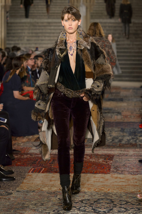 myworldofelegance:Ralph Lauren Fall 2018 50th Anniversarysource:TheImpression.comPhoto/Imaxtree