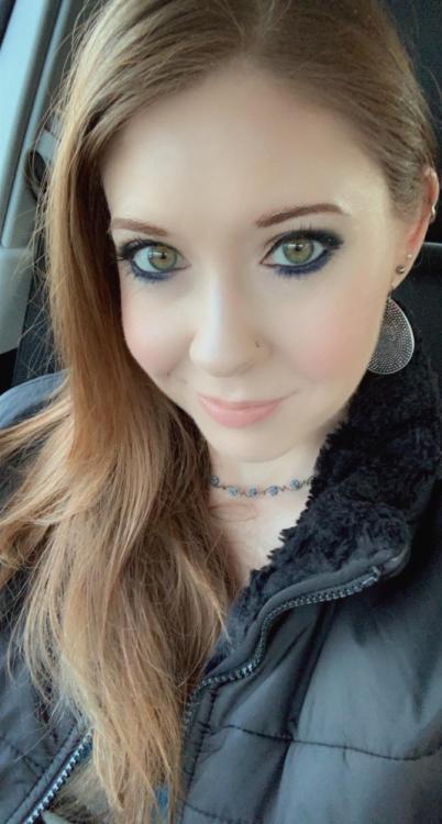 redhead-beauty:  Green eyes + blue eyeshadow 💚💙💚💙 (38f)