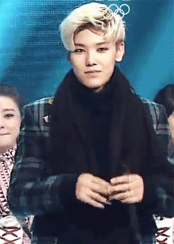 sayhunniee:  zelo making a heart♥    - - -    for choijundumb. 