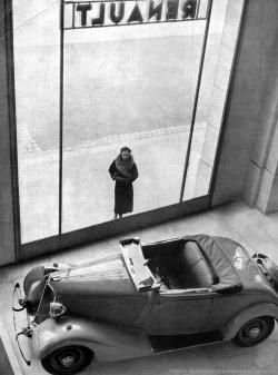 mimbeau:  Renault showroom - Champs Elysées Paris 1934 Robert Doisneau