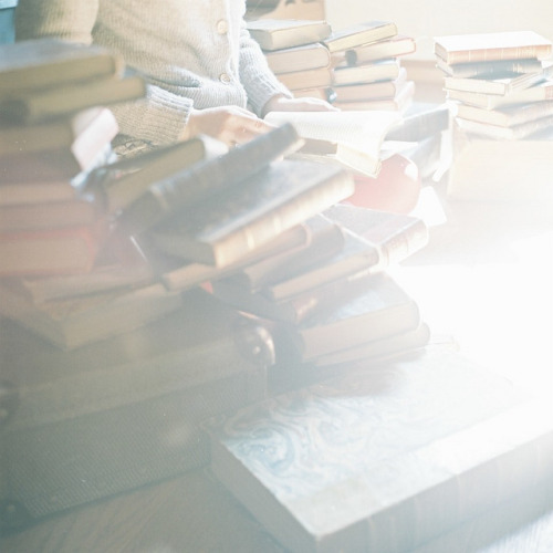 literary-life:  *books by fangchun15 on Flickr. 