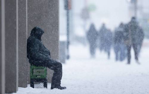 pumpkinmcqueen:  temporaryytime:  angieschmangie:  therealkingzo:  politicsofblackgirlidentity:  micdotcom:  If you’re black, strangers are less likely to help you in an emergency You’re standing at a crowded bus stop when, all of a sudden, you have