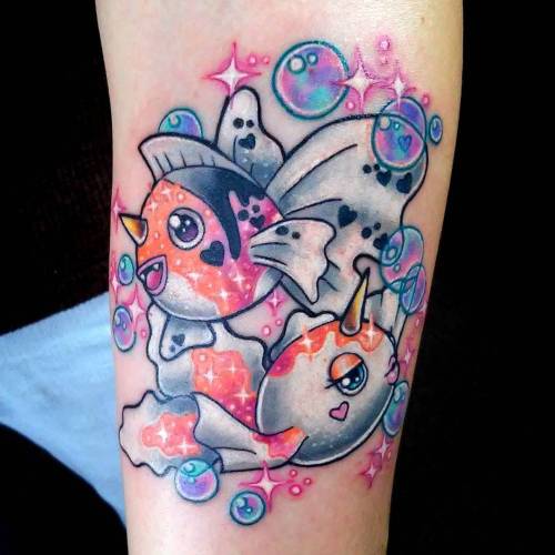 modifiedxmermaid:  Seaking y Goldeen representando el simbolo de Piscis 💙✨ me dí cuenta que he tatuado en su mayoria solo Pokémon tipo agua 😱😂, eso merece sacar diseños de fuegui, hada y psíquico,  ya hace falta!  Haha,  muchas gracias