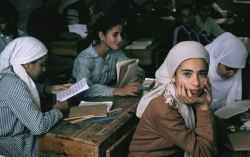 tanyushenka:  The Palestinian village of Aqabat Jaber, 1986.@ Eric Bouvet