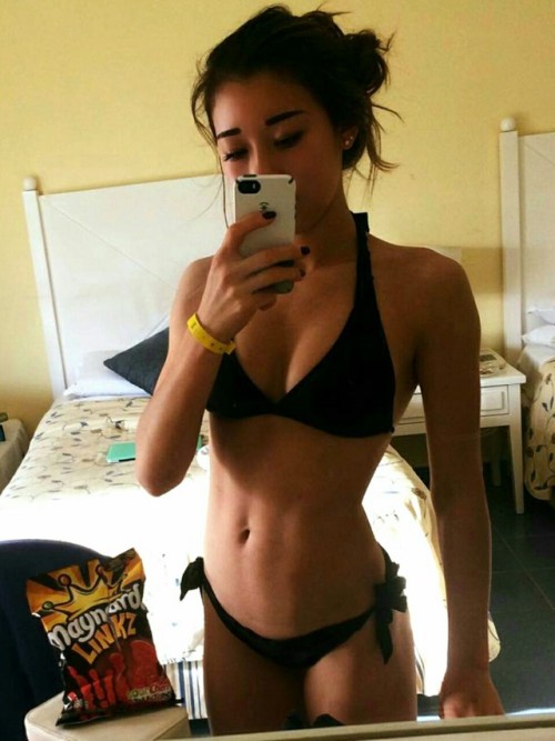 myvelvetpussy96:Me…thong bikini…bag of chips…hmmm…what’s missing?