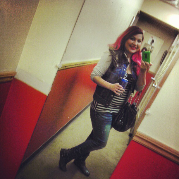 hellosteph0h:  #fittingroom #picture time! (#me #girl #energydrink #fullthrottle