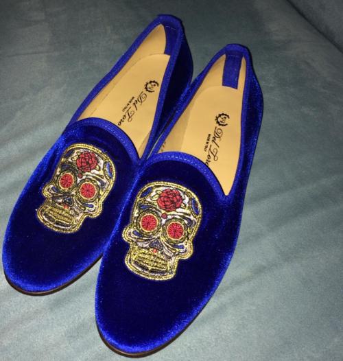 Del Toro Men’s Navy Velvet Slipper with Dia De Los Muertos.  