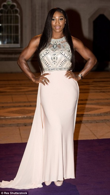 gatosmaydo: the-perks-of-being-black: Serena Williams at the 2015 Wimbledon Champions Dinner I reall