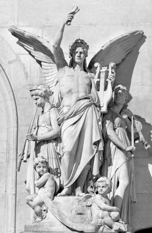 jkvdtsar:La Musique instrumentale, façade de l’Opéra Garnier, Paris.Sculpteur : Eugène Guillaume (18