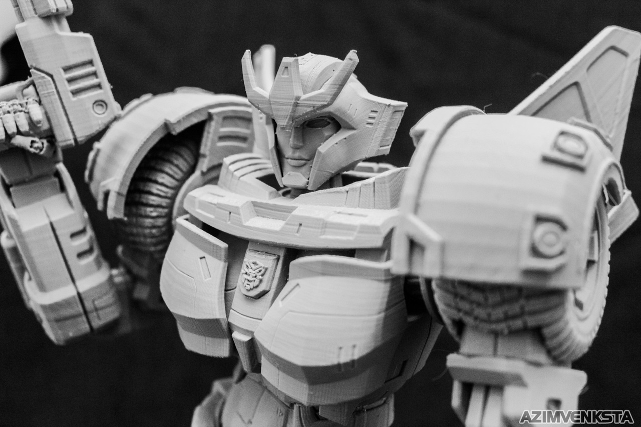 azimvenksta:Part 1:Some detailed photos showing off my Strongarm statue.  I had