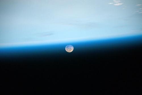 firsttimeuser:Day 97. Good night, Moon. Good night from Space Station!Scott Kelly