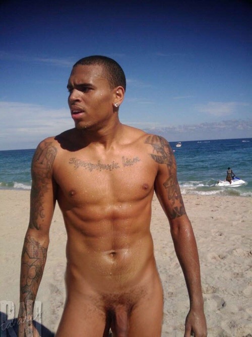 itscelebrixxxtiez:  Rihanna and Chris Brown! I want them back together lolSee More