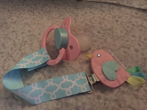 littleprincessaubrey:  my new binky matches my new binky clip 💕