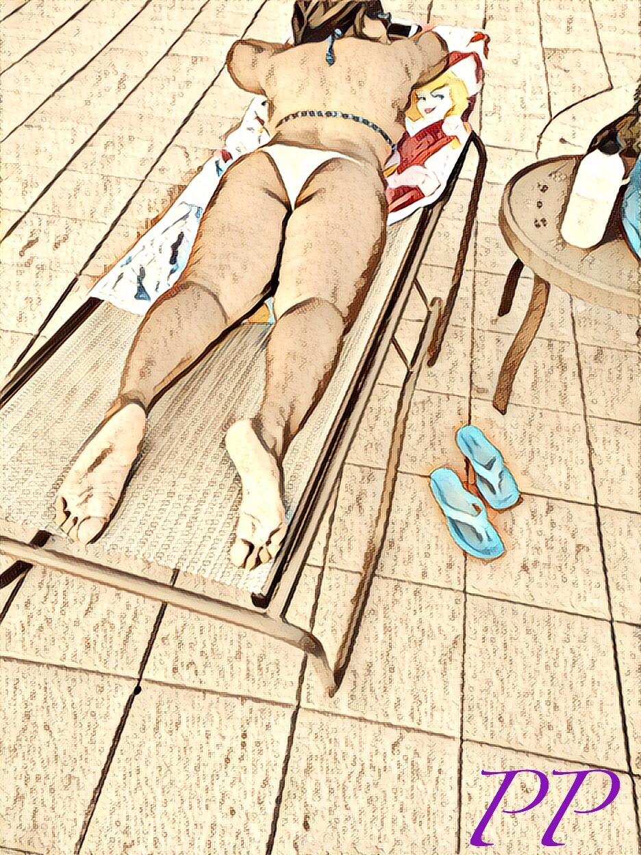 pinayprincessbeauty:  Not to let @robeatsbooeybox lie in the sun alone, I laid close