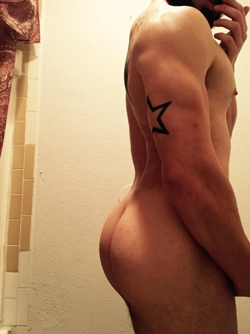 betomartinez:   Follow my buddy PM’s blog for more info and pics of him like this!  Check him out and hit him up. IG: P.xxiv_ http://fresszzhh.tumblr.com/ Beto’s Corner  http://betomartinez.tumblr.com/   